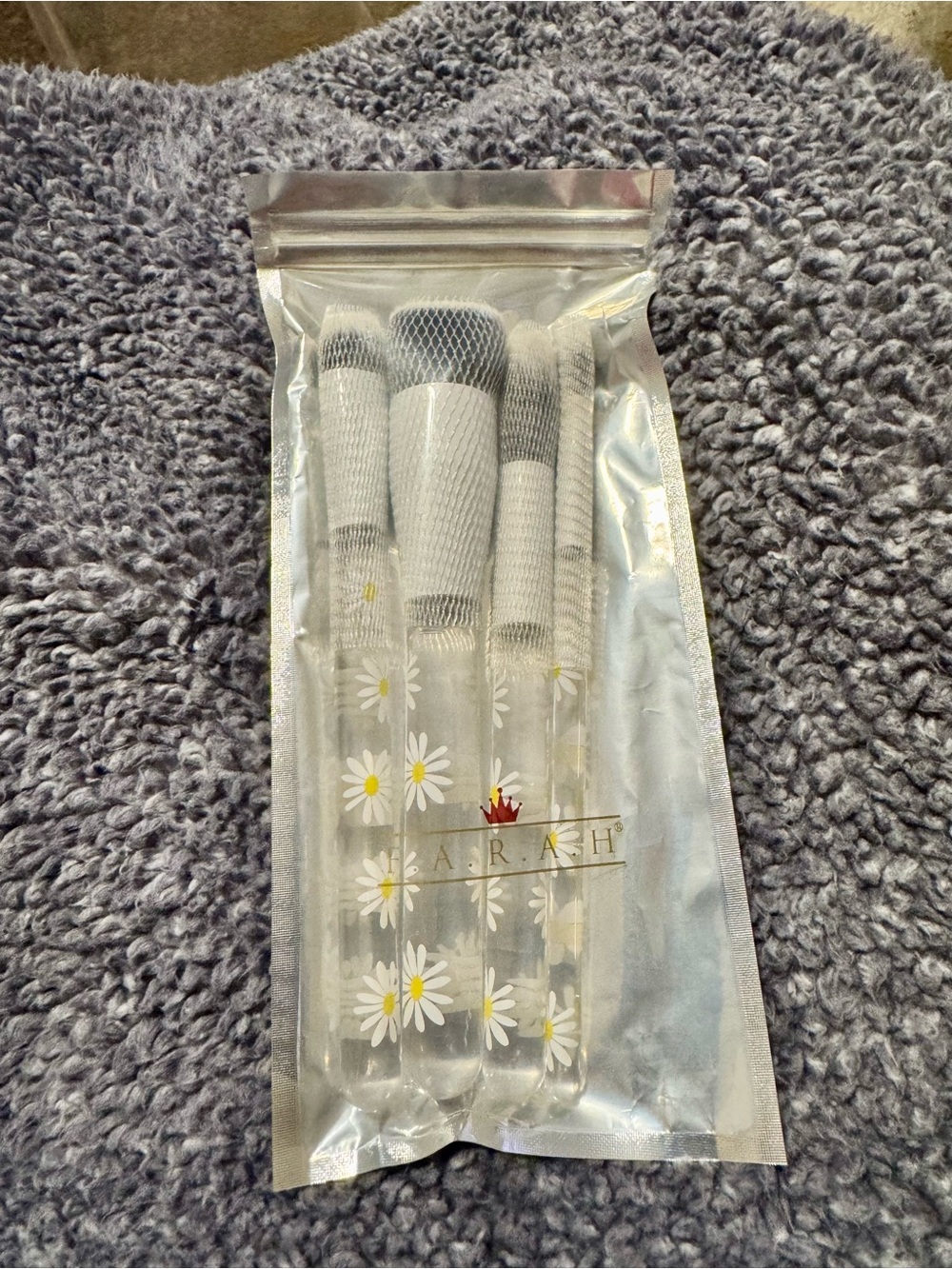 F.A.R.A.H. White Daisy Handle Makeup Brush Set - White